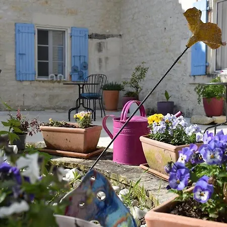 לינה וארוחת בוקר Les Herbes Folles