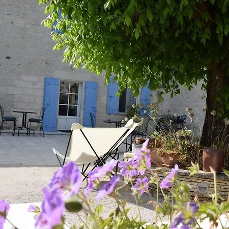 לינה וארוחת בוקר Les Herbes Folles Courcoury