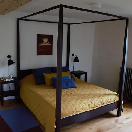 לינה וארוחת בוקר Les Herbes Folles 3*