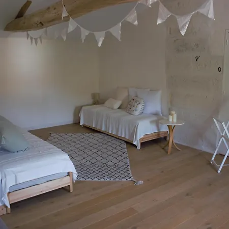 Les Herbes Folles לינה וארוחת בוקר Courcoury