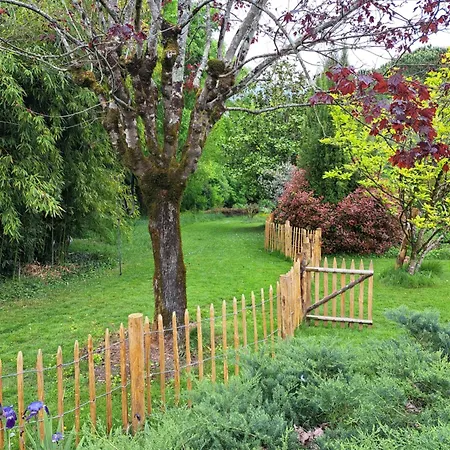 Les Herbes Folles Bed & Breakfast Courcoury